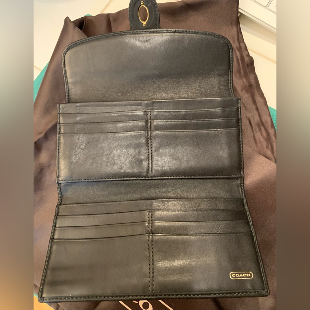 Vintage circa 1990’s Coach Wallet, EUC, numerous card slots/organizing pockets. - Picture 3 of 3